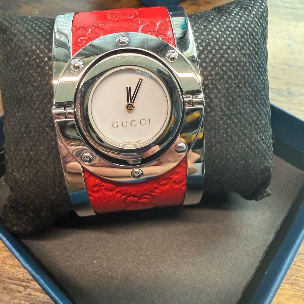 Gucci Red Embossed Leather Strap Stainless Steel Ladies Watch